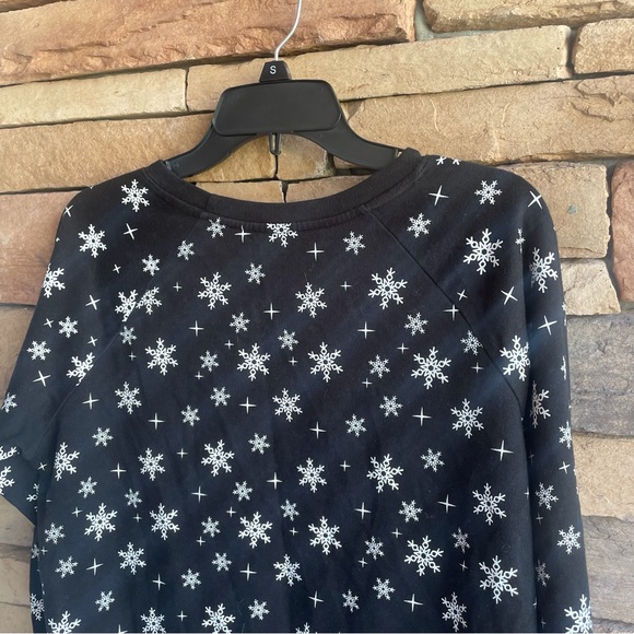 Peanuts black print Christmas “Wake Me Up For Presents” sweatshirt Large - Picture 9 of 13